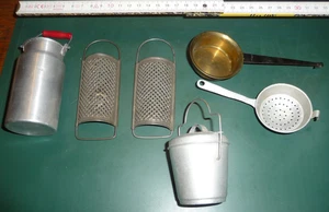 Puppenstube, Milchkanne, Mülleimer mit Deckel, Reiben, Pfanne, Sieb, aus Blech - Bild 1 von 7