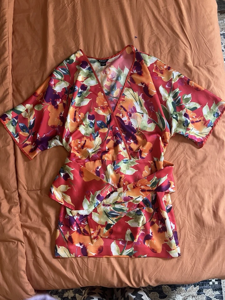 🍃 Vestido kimono Guess By Marciano audaz y belleza 🍃 Foto 1 de 1