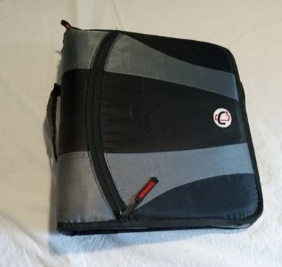 Carpeta de tres anillas Case It cremallera negra y gris con papel  Foto 1 de 3