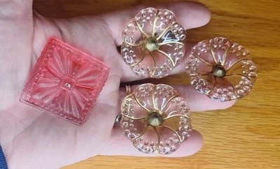 Antigo 3 Quadro de Vidro Rosa Pendurado Unhas Tachas Decoração de Parede Flor e Telha de Vidro - Imagem 1 de 4