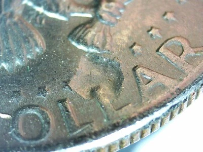 P Kennedy 1974 error de medio dólar, golpeado a través de grasa/escombros en el reverso Foto 1 de 4