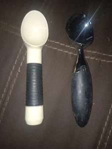 2 Ice Cream Scoops 1 Plastic 1 Stainless Steel - Picture 1 of 1