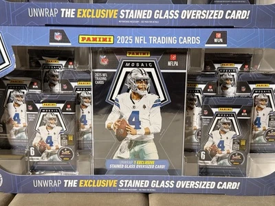 Mosaico Panini 2025 NFL Costco exclusivo paquete caja jumbo vitral en mano Foto 1 de 2
