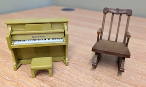 Vintage Sylvanian Families Klavier, Hocker und Schaukelstuhl - Bild 1 von 7