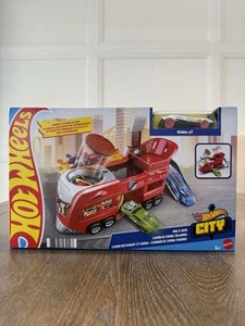 Hot Wheels City Dine & Dash Playset Flip Burgers Push Sign + Car New Mattel - Picture 1 of 4