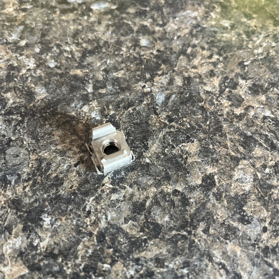 Tuerca de jaula Lawn-Boy 613765 Foto 1 de 1