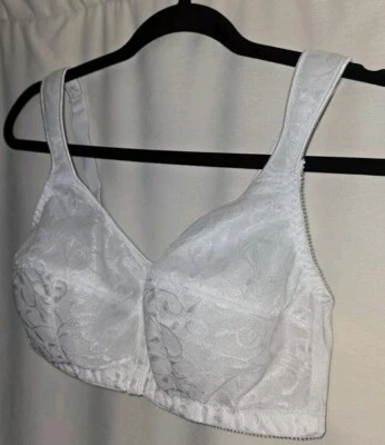Sujetador 38D Cierre Frontal Sin Alambres JMS Blanco Floral Jacquard Just My Size Hanes Foto 1 de 4