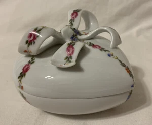Hermosa caja de baratijas Chamart France Limoges cinta corazón arco joyería - Imagen 1 de 10