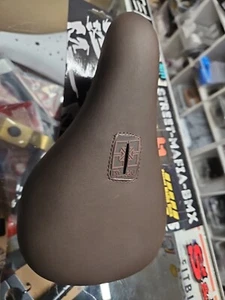 ASIENTO DE TABURETE DE BAR ADECUADO MARRÓN CHOCOLATE PIVOTAL BMX ASIENTO DE BICICLETA AJUSTE SE WTP FLY KINK NUEVO - Imagen 1 de 7