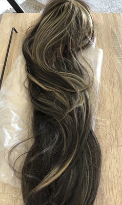 Peluca delantera de encaje sintético suave y natural exterior - Neesha 201 sin usar en paquete abierto Foto 1 de 3