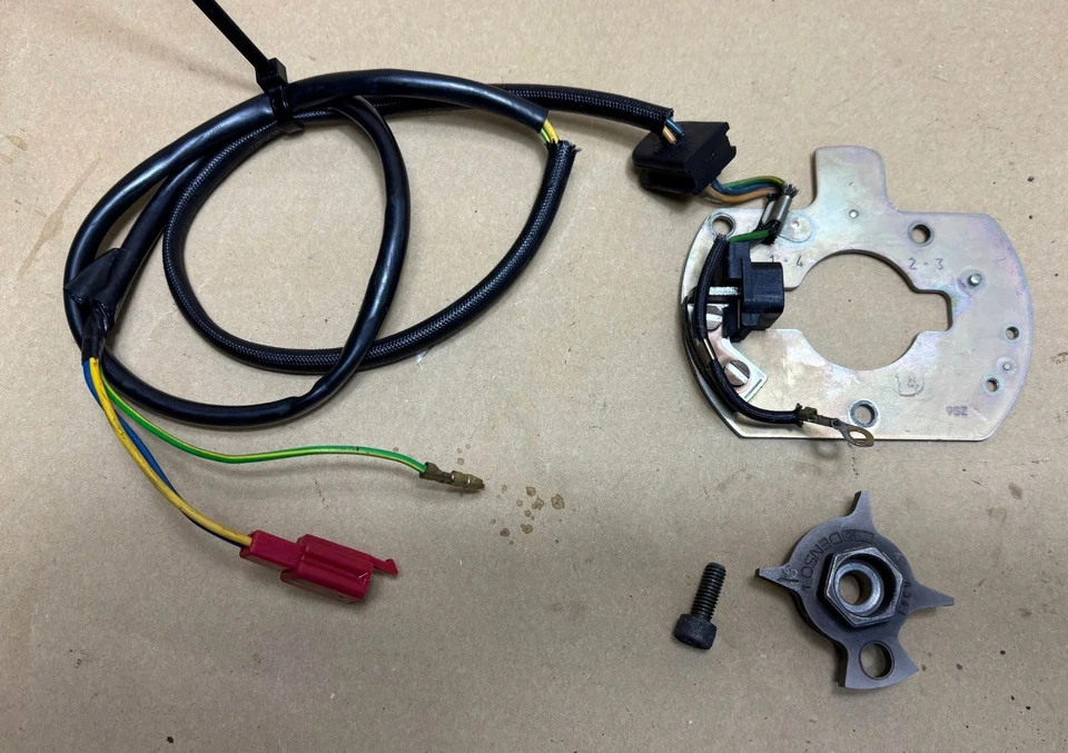 Suzuki GSF600 S/N Bandit (GN77B) Bandit Zündgeber 3311017C00 - Bild 1 von 4