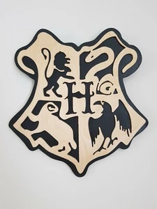 Wooden Handcut Hogwarts Crest Wall Plaque / Sign. Harry Potter - Picture 1 of 2
