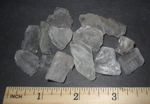 14 PICCOLI CRISTALLI DI PETALITE GEMMA TRASPARENTE NATURALE GREZZO 0,4"- 1" BRASILE ~ 44,1 grammi - Foto 1 di 4