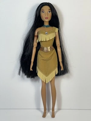 Braços posáveis exclusivos para bonecas Pocahontas coleção princesa Disney Store - Imagem 1 de 4