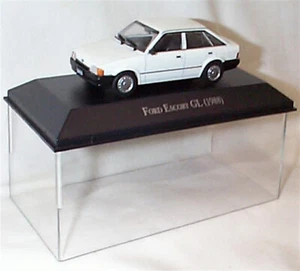 Ford Escort GL White 1988 1-43 in Black Collectors Model New in Clear Case - Picture 1 of 2