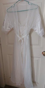 Vintage Union Made nightgown and robe lingerie with lace sleeves size med. - Picture 1 of 16