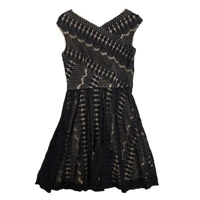 Vestido BETSEY JOHNSON Talla 6 Superpuesto Negro Encaje Calce y Acampanado Sin Mangas Cachicho Foto 1 de 4