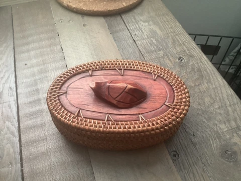 VINTAGE Wicker Woven Turtle Carved Trinket Box Cover