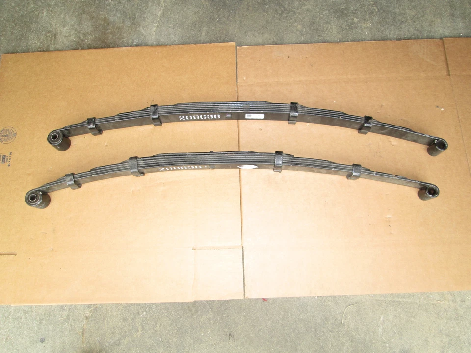 Nuevo par de resortes de hoja juego de muelles Triumph TR3 TR3A TR3B TR4 a CT23382  Foto 1 de 1