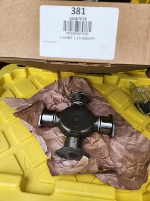 Junta universal para camión HD. Parte #381. 10087078. Peterbilt, Kenworth, Freightliner Foto 1 de 4