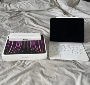 Ipad Pro 4th Gen M2 11 Inch With Apple Pencil 2nd Gen and Magic Keyboard - Picture 1 of 11