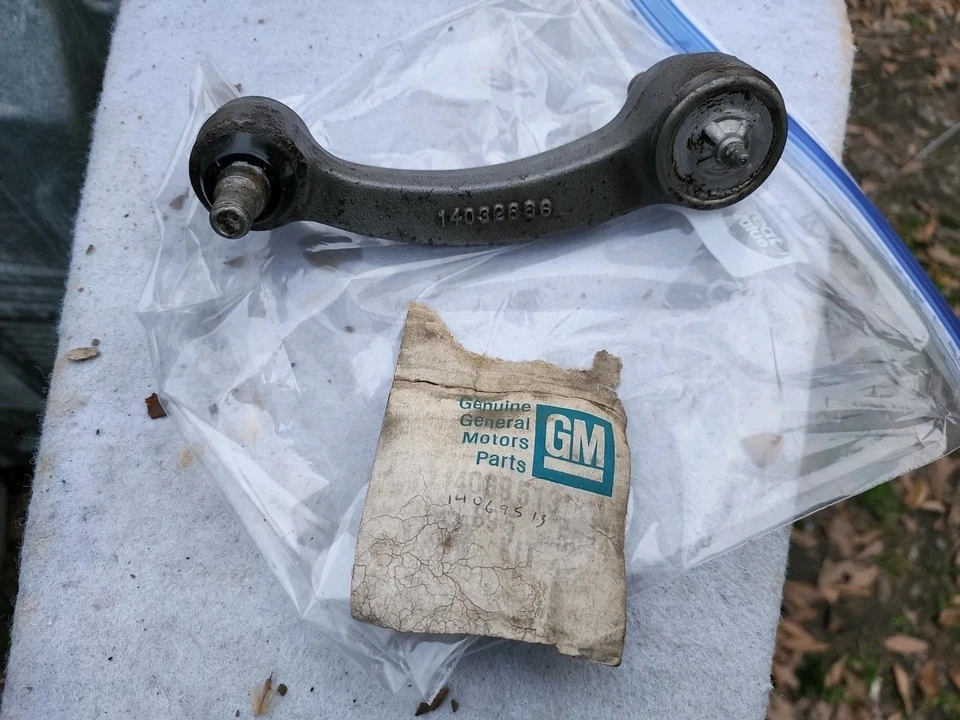 Brazo de rueda loca de dirección GM 14069513 OEM NUEVO DE STOCK 1983-89 Chevrolet G10 20 30  Foto 1 de 4