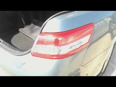 Toyota Camry 2010-2011 luz trasera de pasajero cuarto montado en panel  Foto 1 de 4
