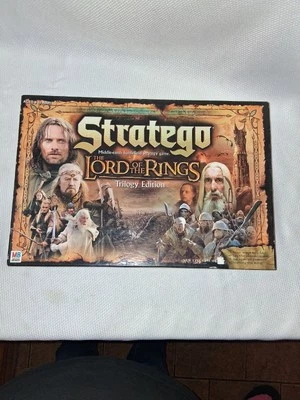 Stratego - The Lord of the Rings Trilogy Edition - Board Game  - 2004 - Image 1 of 3