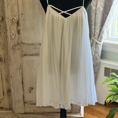 Vestido/camisa plisada muñeca bebé trapecio Guess con tirantes de espagueti. Y2K, coqueto Foto 1 de 4