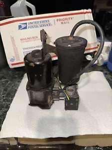 2003 2004 2005 Lincoln Navigator Air Suspension Compressor Pump OEM - Picture 1 of 4