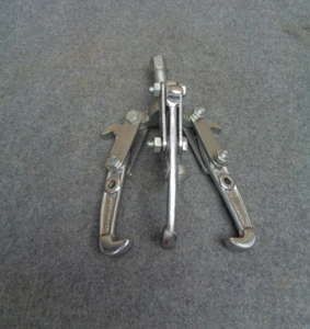 Extractor de engranajes de cojinete de buje de mandíbula reversible de triple brazo de 4" - Imagen 1 de 7