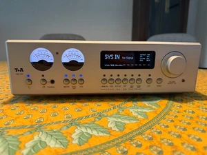T A DAC 200 (Vorverstärker und Digitalwandler) silver in der OVP - Bild 1 von 8