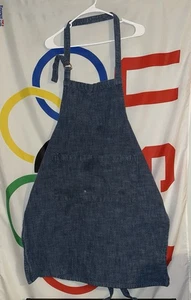 Delantal Hearth & Hand Magnolia 100 % algodón azul denim bolsillos unisex cocina - Imagen 1 de 6