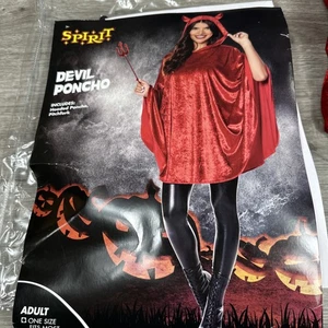 Poncho Spirit Halloween Devil solo adulto talla única para la mayoría - Imagen 1 de 9