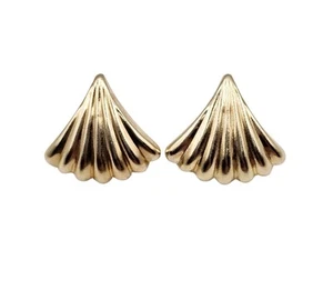 Vintage 14K Yellow Gold Scalloped Shell Earrings 0.5 Grams Signed Post Stud 16mm - Picture 1 of 6