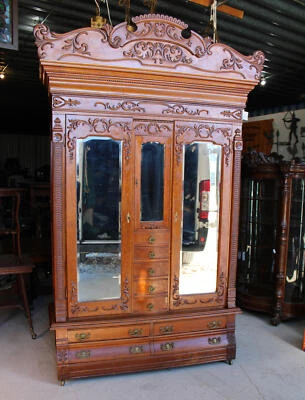 Antique Victorian Oak Wardrobe or Chifferobe –Triple Mirrors - Doors and Drawers - Image 1 of 4
