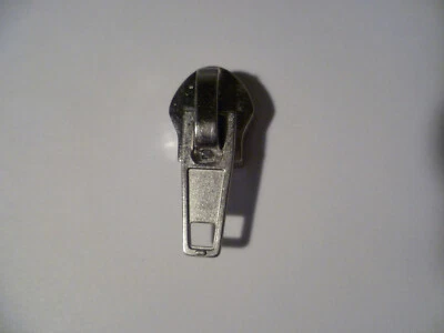 1 Cursore Auto Bloccante per cerniera NAYLON catena 10 colore argento VEDI INFO - Immagine 1 di 2