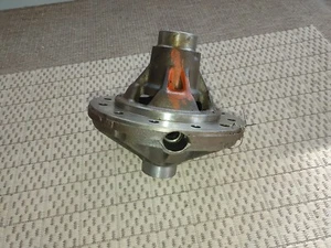 Vintage GM 6258336 Nos 14 Bolt 10.5" Open Differential Carrier 4.10 and Down OEM - Bild 1 von 14
