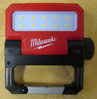 Milwaukee (2114-21) 550 Lumens USB Rechargeable Pivoting Flood Light
