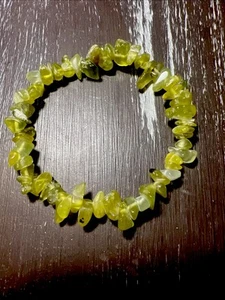 PERIDOT CHIP GEMSTONE NATURAL BEADS STRETCH BRACELET - Picture 1 of 1