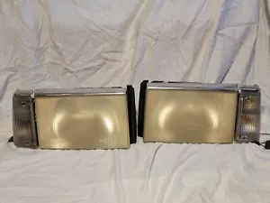 Volvo 240 Headlight & Turn Signal Assembly 1986-1993 - Picture 1 of 4
