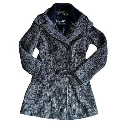 Casaco de ervilha quente, lisonjeiro e lindo carvão Guess com belos detalhes - Imagem 1 de 4