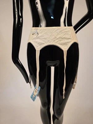 VINTAGE 1950’S OLD STORE STOCK GARTER BELT W FLORALS + ORIGINAL TAG - Image 1 of 4