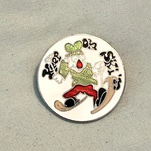 Vintage 1970s Enamel Ski Pin KEEP ON SKI 'N Whimsical Skiing Man - Picture 1 of 3