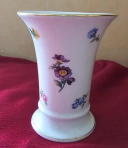 Hutschenreuther Vase aus Porzellan mit kleinen Blümchen und Goldrand, 10cm - Bild 1 von 13