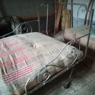 Lits anciens fer forgé,  un grand et un petit pliant 70e les deux. (45 et 25) - Photo 1/4