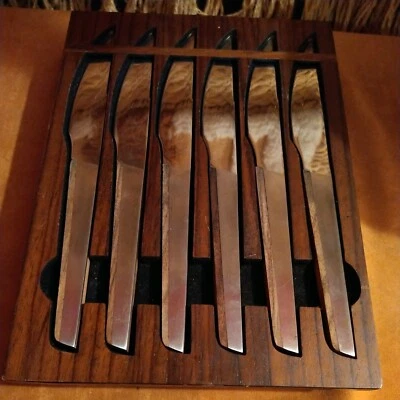 Juego de 6 cuchillos para carne de acero inoxidable MCM Japón de colección con exhibición de pared de madera  Foto 1 de 4