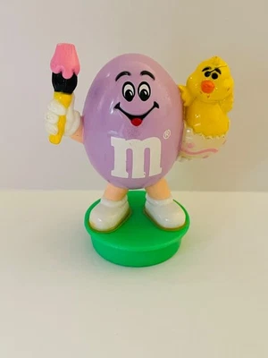 1995 M&M's Easter Candy Topper figura de plástico pastel púrpura huevo de cacahuete con pollito Foto 1 de 4
