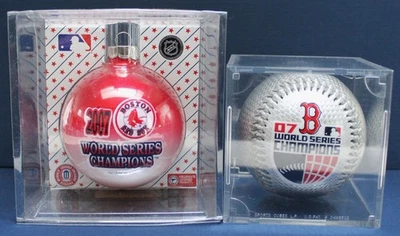 Boston Red Sox 2007 Campeones de la Serie Mundial adorno de vidrio y béisbol plateado Foto 1 de 4