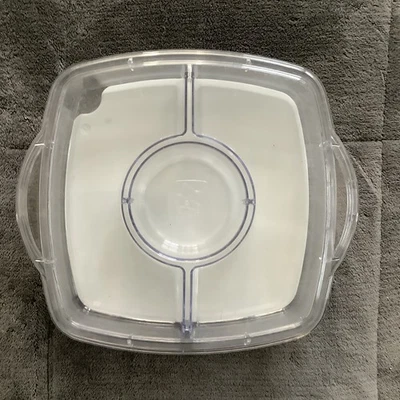 The Pampered Chef Small Square Cool and Serve Locking Lid Divided Tray 2613 - Image 1 of 4